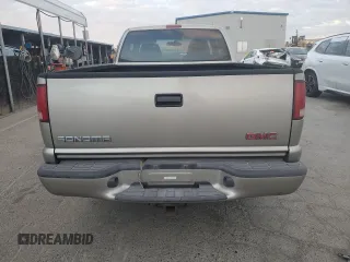 2000 GMC Sonoma SLS with VIN 1GTCS19W9Y8163781, listed as a Copart auction lot 81001704 with 132,301 mi miles and Salvage Title. Bid and sale history available at carsss.com. Image 6.