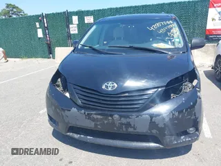 2012 Toyota Sienna LE AAS z VIN 5TDKK3DC1CS254827, wystawiony jako IAAI lot #42557288 z przebiegiem 244 368 mil mil oraz . Historia ofert i sprzedaży dostępna na DreamBid. Obrazek 12.