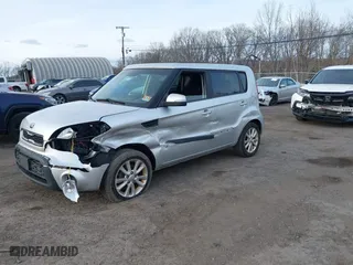 2013 Kia Soul ! with VIN KNDJT2A63D7572137, listed as a IAAI auction lot 41664602 with NaN miles. Bid and sale history available at carsss.com. Image 17.