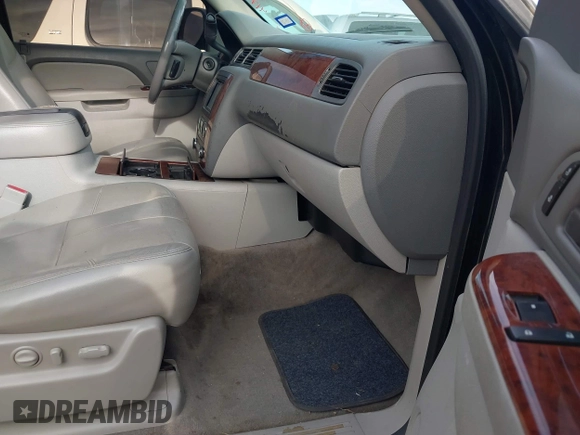 2012 GMC Yukon SLT with VIN 1GKS2CE06CR150096, listed as a IAAI auction lot 41703820 with 308,958 mi miles. Bid and sale history available at carsss.com. Image 5.