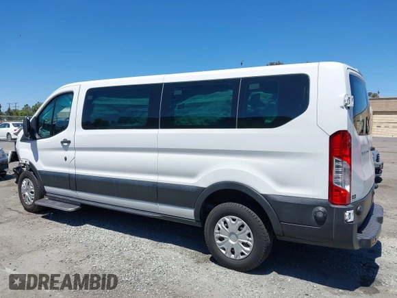 2019 Ford Transit Passenger XL z VIN 1FBZX2YM2KKA61349, wystawiony jako IAAI lot #42342349 z przebiegiem 106 593 mil mil oraz . Historia ofert i sprzedaży dostępna na DreamBid. Obrazek 15.