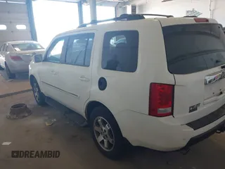 2010 Honda Pilot Touring with VIN 5FNYF4H95AB019903, listed as a IAAI auction lot 42196082 with 233,527 mi miles and . Bid and sale history available at carsss.com. Image 3.