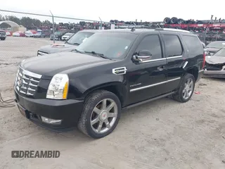 2013 Cadillac Escalade z VIN 1GYS4EEJXDR123523, wystawiony jako IAAI lot #41297183 z przebiegiem 98 248 mil mil oraz . Historia ofert i sprzedaży dostępna na DreamBid. Obrazek 2.