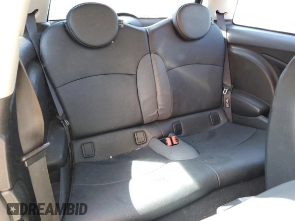 2008 MINI Hardtop with VIN WMWMF335X8TT68198, listed as a Copart auction lot 52207965 with 97,258 mi miles and Clean Title. Bid and sale history available at DreamBid. Image 10.