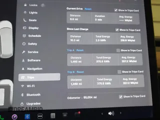 2019 Tesla Model 3 Mid Range z VIN 5YJ3E1EA5KF317542, wystawiony jako IAAI lot #42050461 z przebiegiem 55 054 mil mil oraz . Historia ofert i sprzedaży dostępna na DreamBid. Obrazek 7.