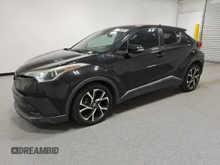 2018 Toyota C-HR XLE z VIN NMTKHMBX4JR018713, wystawiony jako Copart lot #57822425 z przebiegiem 110 077 mil mil oraz Czysty tytuł • Clean title. Historia ofert i sprzedaży dostępna na DreamBid. Obrazek 1.