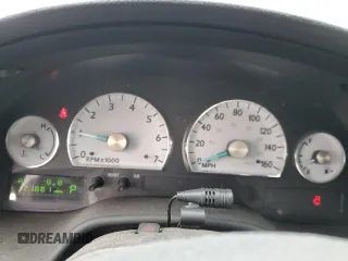 2005 Ford Thunderbird Deluxe z VIN 1FAHP60A25Y103624, wystawiony jako Copart lot #58043635 z przebiegiem 121 881 mil mil oraz Tytuł czysty. Historia ofert i sprzedaży dostępna na DreamBid. Obrazek 9.