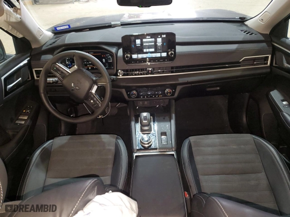 2024 Mitsubishi Outlander SE with VIN JA4J3VA86RZ054743, listed as a Copart auction lot 45364065 with 8,960 mi miles and Clean Title. Bid and sale history available at carsss.com. Image 8.