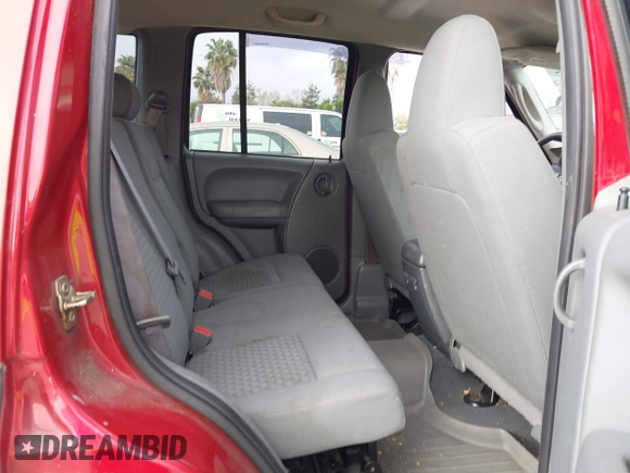 2007 Jeep Liberty Sport with VIN 1J4GK48K97W525047, listed as a IAAI auction lot 42022247 with 196,896 mi miles. Bid and sale history available at carsss.com. Image 8.