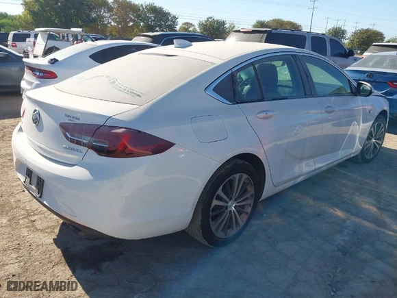 2018 Buick Regal Sportback Preferred II with VIN W04GM6SX9J1146810, listed as a IAAI auction lot 40689240 with NaN miles. Bid and sale history available at carsss.com. Image 4.
