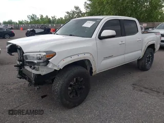 2020 Toyota Tacoma SR5 z VIN 5TFCZ5AN5LX242708, wystawiony jako IAAI lot #42356772 z przebiegiem 65 442 mil mil oraz . Historia ofert i sprzedaży dostępna na DreamBid. Obrazek 2.