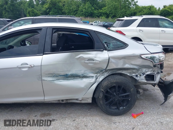 2016 Ford Focus SE z VIN 1FADP3F22GL373756, wystawiony jako IAAI lot #42369795 z przebiegiem 99 646 mil mil oraz . Historia ofert i sprzedaży dostępna na DreamBid. Obrazek 6.