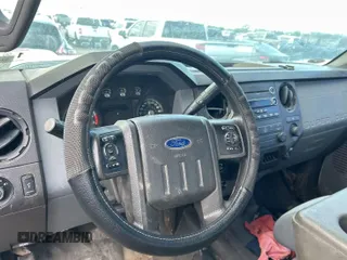 2015 Ford F-250 Lariat z VIN 1FT7W2B61FEB96343, wystawiony jako IAAI lot #42260239 z przebiegiem 171 392 mil mil oraz . Historia ofert i sprzedaży dostępna na DreamBid. Obrazek 5.