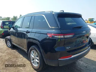 2025 Jeep Grand Cherokee Altitude X z VIN 1C4RJHAG9SC268299, wystawiony jako IAAI lot #42475401 z przebiegiem 2 649 mil mil oraz . Historia ofert i sprzedaży dostępna na DreamBid. Obrazek 3.