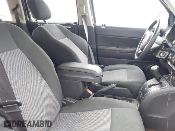 2014 Jeep Patriot Latitude with VIN 1C4NJRFB2ED500595, listed as a IAAI auction lot 41736183 with 78,347 mi miles. Bid and sale history available at carsss.com. Image 5.