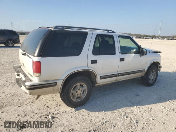 1998 Chevrolet Blazer LS z VIN 1GNDT13W9W2147761, wystawiony jako Copart lot #47551835 z przebiegiem 211 761 mil mil oraz Szkoda całkowita • Salvage title. Historia ofert i sprzedaży dostępna na DreamBid. Obrazek 3.