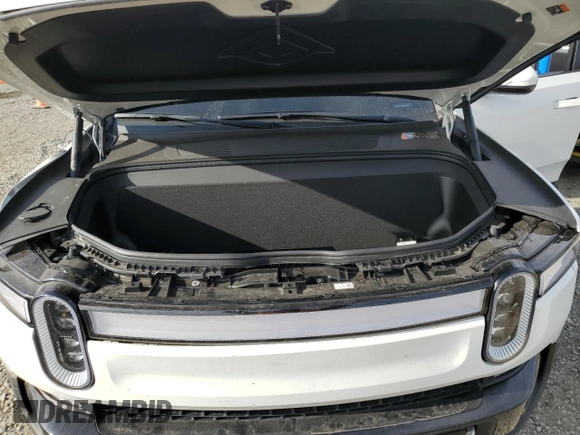 2024 Rivian R1S Adventure z VIN 7PDSGABA4RN043975, wystawiony jako Copart lot #41524615 z przebiegiem 6 807 mil mil oraz Szkoda całkowita • Salvage title. Historia ofert i sprzedaży dostępna na DreamBid. Obrazek 14.