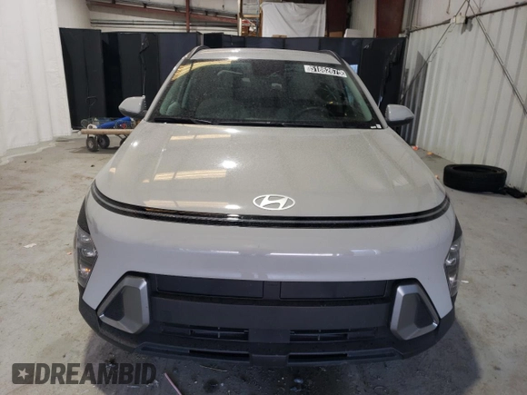 2025 Hyundai Kona SEL with VIN KM8HB3ABXSU261061, listed as a Copart auction lot 51862675 with 2,413 mi miles and Salvage Title. Bid and sale history available at carsss.com. Image 5.