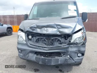 2015 Mercedes-Benz Sprinter Passenger with VIN WDZPE7DC1FP111850, listed as a IAAI auction lot 41920037 with 127,121 mi miles. Bid and sale history available at carsss.com. Image 6.