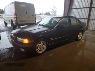 1997 BMW 3 Series z VIN WBACD3325VAV21116, wystawiony jako Copart lot #82164394 z przebiegiem 172 704 mil mil oraz Czysty tytuł • Clean title. Historia ofert i sprzedaży dostępna na DreamBid. Obrazek 1.