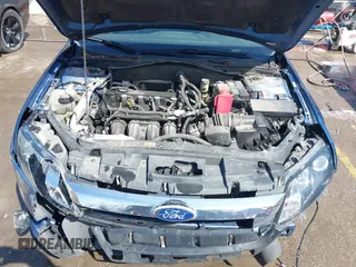 2010 Ford Fusion SE z VIN 3FAHP0HA0AR355625, wystawiony jako IAAI lot #41938652 z przebiegiem 157 660 mil mil oraz . Historia ofert i sprzedaży dostępna na DreamBid. Obrazek 10.