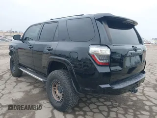 2017 Toyota 4Runner SR5 с VIN JTEZU5JR8H5159090, выставлен на аукционе IAAI как лот 42490310 с пробегом 60 546 миль миль и . История ставок и продаж доступна на DreamBid. Изображение 3.