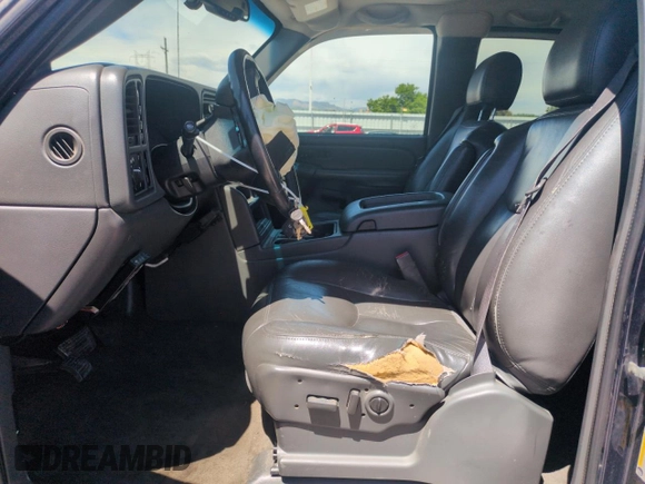 2006 GMC Sierra 2500HD SLT z VIN 1GTHK29D76E173105, wystawiony jako Copart lot #56940725 z przebiegiem 303 246 mil mil oraz Szkoda całkowita • Salvage title. Historia ofert i sprzedaży dostępna na DreamBid. Obrazek 7.