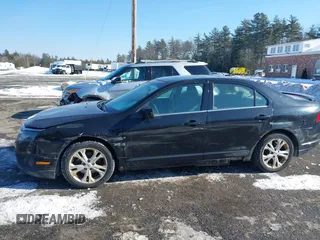 2012 Ford Fusion SE z VIN 3FAHP0HA1CR120251, wystawiony jako IAAI lot #41411959 z przebiegiem 180 009 mil mil oraz . Historia ofert i sprzedaży dostępna na DreamBid. Obrazek 6.