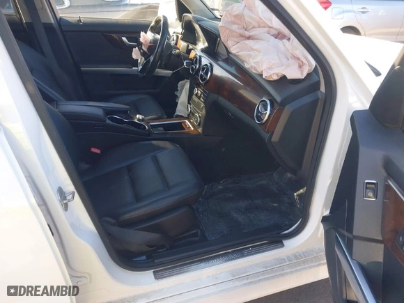 2015 Mercedes-Benz GLK-Class GLK 350 with VIN WDCGG8JB6FG348243, listed as a IAAI auction lot 41658114 with 81,077 mi miles. Bid and sale history available at carsss.com. Image 5.