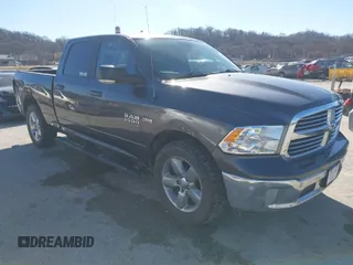 2019 Ram 1500 Big Horn z VIN 1C6RR7TT9KS593027, wystawiony jako IAAI lot #41732977 z przebiegiem 212 973 mil mil oraz . Historia ofert i sprzedaży dostępna na DreamBid. Obrazek 1.