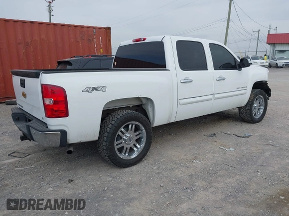 2013 Chevrolet Silverado 1500 LT with VIN 3GCPKSE71DG300433, listed as a IAAI auction lot 41769366 with 210,857 mi miles. Bid and sale history available at carsss.com. Image 4.