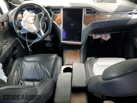 2016 Tesla Model X 70D z VIN 5YJXCDE23GF018396, wystawiony jako Copart lot #53056465 z przebiegiem 104 248 mil mil oraz Szkody całkowita. Historia ofert i sprzedaży dostępna na DreamBid. Obrazek 8.