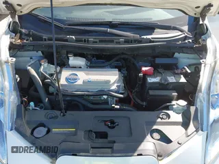 2011 Nissan LEAF SL-e with VIN JN1AZ0CP6BT006053, listed as a IAAI auction lot 42056430 with 60,958 mi miles. Bid and sale history available at carsss.com. Image 10.