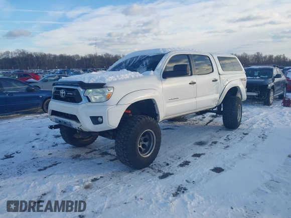 2014 Toyota Tacoma with VIN 3TMLU4EN0EM147193, listed as a IAAI auction lot 41280636 with 162,345 mi miles. Bid and sale history available at carsss.com. Image 2.
