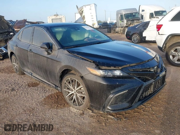 2022 Toyota Camry SE with VIN 4T1G11AK8NU660011, listed as a IAAI auction lot 41562164 with Not Provided miles. Bid and sale history available at carsss.com. Image 1.