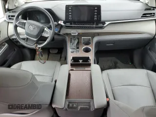 2021 Toyota Sienna XLE z VIN 5TDJSKFC0MS033577, wystawiony jako Copart lot #57146505 z przebiegiem 60 397 mil mil oraz Szkoda całkowita • Salvage title. Historia ofert i sprzedaży dostępna na DreamBid. Obrazek 8.