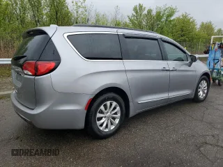 2017 Chrysler Pacifica Touring L with VIN 2C4RC1BG2HR552731, listed as a Copart auction lot 55069825 with 33,315 mi miles and Salvage Title. Bid and sale history available at DreamBid. Image 3.