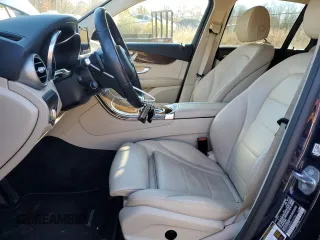 2017 Mercedes-Benz GLC 300 z VIN WDC0G4JB8HF137760, wystawiony jako Copart lot #80457914 z przebiegiem 90 236 mil mil oraz Szkoda całkowita • Salvage title. Historia ofert i sprzedaży dostępna na DreamBid. Obrazek 7.