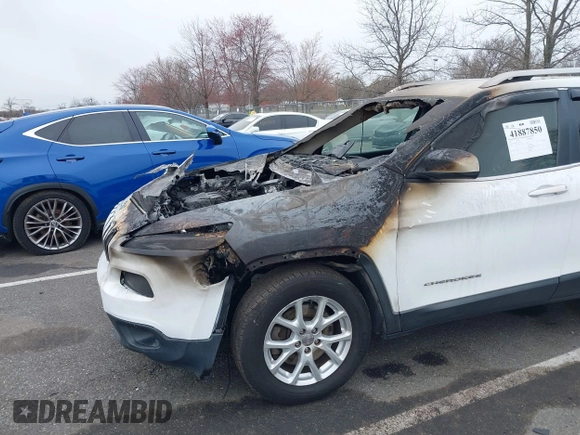 2015 Jeep Cherokee Latitude z VIN 1C4PJMCSXFW773712, wystawiony jako IAAI lot #41887850 z przebiegiem Nie podano mil oraz . Historia ofert i sprzedaży dostępna na DreamBid. Obrazek 6.
