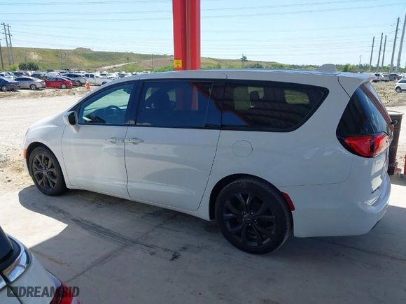 2018 Chrysler Pacifica Touring Plus with VIN 2C4RC1FG4JR358444, listed as a IAAI auction lot 41925349 with 64,196 mi miles. Bid and sale history available at carsss.com. Image 14.