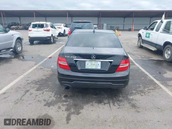 2013 Mercedes-Benz C 250 Sport z VIN WDDGF4HB4DA805824, wystawiony jako IAAI lot #41885189 z przebiegiem 140 404 mil mil oraz . Historia ofert i sprzedaży dostępna na DreamBid. Obrazek 17.