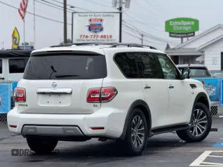 2017 Nissan Armada SV z VIN JN8AY2NC7H95049XX, wystawiony jako Copart lot #61907525 z przebiegiem 131 364 mil mil oraz Czysty tytuł • Clean title. Historia ofert i sprzedaży dostępna na DreamBid. Obrazek 4.