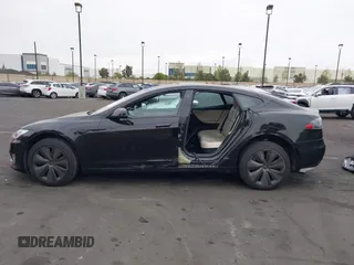 2020 Tesla Model S Long Range с VIN 5YJSA1E23LF390913, выставлен на аукционе IAAI как лот 42031044 с пробегом 93 403 миль миль и . История ставок и продаж доступна на DreamBid. Изображение 15.