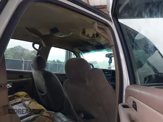 2001 Chevrolet Tahoe LT z VIN 1GNEC13TX1R172937, wystawiony jako IAAI lot #42199690 z przebiegiem 256 923 mil mil oraz . Historia ofert i sprzedaży dostępna na DreamBid. Obrazek 8.