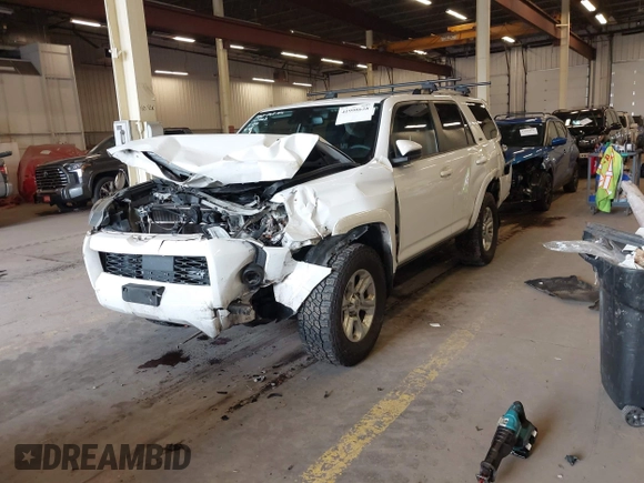 2021 Toyota 4Runner SR5 z VIN JTEMU5JR0M5902037, wystawiony jako IAAI lot #41998628 z przebiegiem 102 931 mil mil oraz . Historia ofert i sprzedaży dostępna na DreamBid. Obrazek 2.