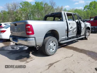 2024 Ram 2500 Big Horn z VIN 3C6UR5DL0RG102178, wystawiony jako IAAI lot #42044303 z przebiegiem Nie podano mil oraz . Historia ofert i sprzedaży dostępna na DreamBid. Obrazek 4.