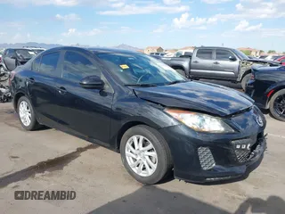 2012 Mazda 3 i Touring z VIN JM1BL1V72C1553517, wystawiony jako IAAI lot #42791170 z przebiegiem 108 558 mil mil oraz . Historia ofert i sprzedaży dostępna na DreamBid. Obrazek 1.