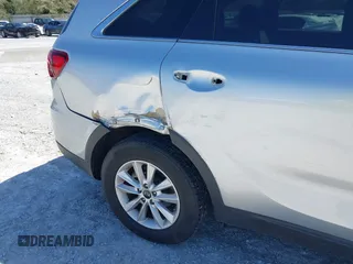 2019 Kia Sorento LX V6 with VIN 5XYPGDA59KG482718, listed as a IAAI auction lot 41732720 with 94,610 mi miles. Bid and sale history available at carsss.com. Image 6.