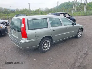 2006 Volvo V70 2.4L with VIN YV1SW612962574792, listed as a IAAI auction lot 42187150 with 124,636 mi miles and . Bid and sale history available at DreamBid. Image 4.