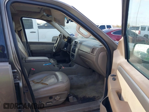2005 Mercury Mountaineer Convenience z VIN 4M2ZU86W85ZJ07395, wystawiony jako IAAI lot #41767380 z przebiegiem 276 551 mil mil oraz . Historia ofert i sprzedaży dostępna na DreamBid. Obrazek 5.